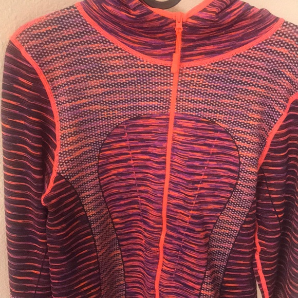 Lightweight workout hoodie - Picture 2 of 5